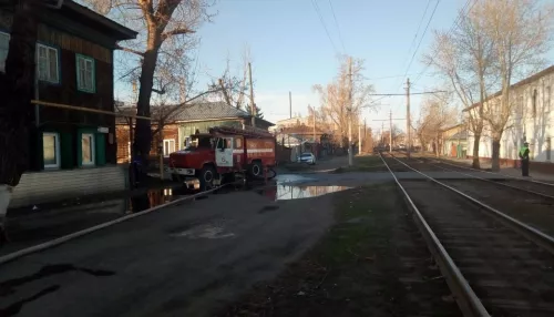 В Барнауле один человек погиб на пожаре в деревянном двухэтажном доме