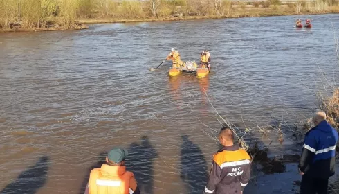 Туристка погибла при опрокидывании катамарана на реке в Алтайском крае