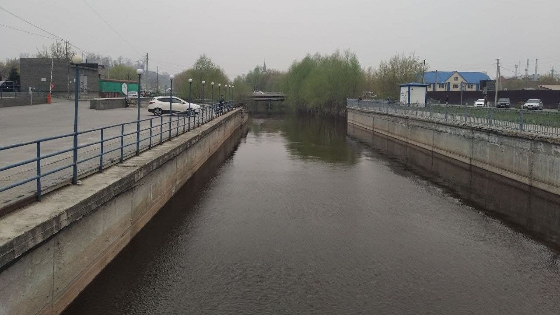 Уровень воды в реках алтайского края сегодня. Река Барнаулка. Половодье Оби фото. Пойма Барнаулка. Уссурийск фото паводка.
