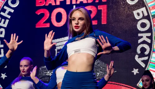 Потрясающе красивые девушки поддержали боксеров-юниоров на турнире в Барнауле