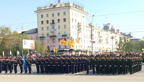В Барнауле прошел торжественный парад в честь Дня Победы