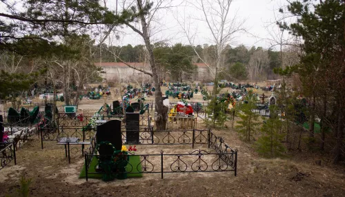 В Барнауле на Черницком кладбище часть могил ушла под воду