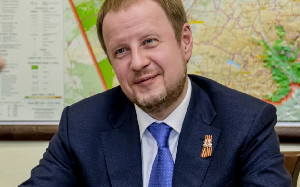 Делаете жизнь комфортной: Томенко поздравил жителей края с днем строителя