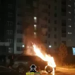 Неизвестный ночью поджег внедорожник в новостройках Барнаула