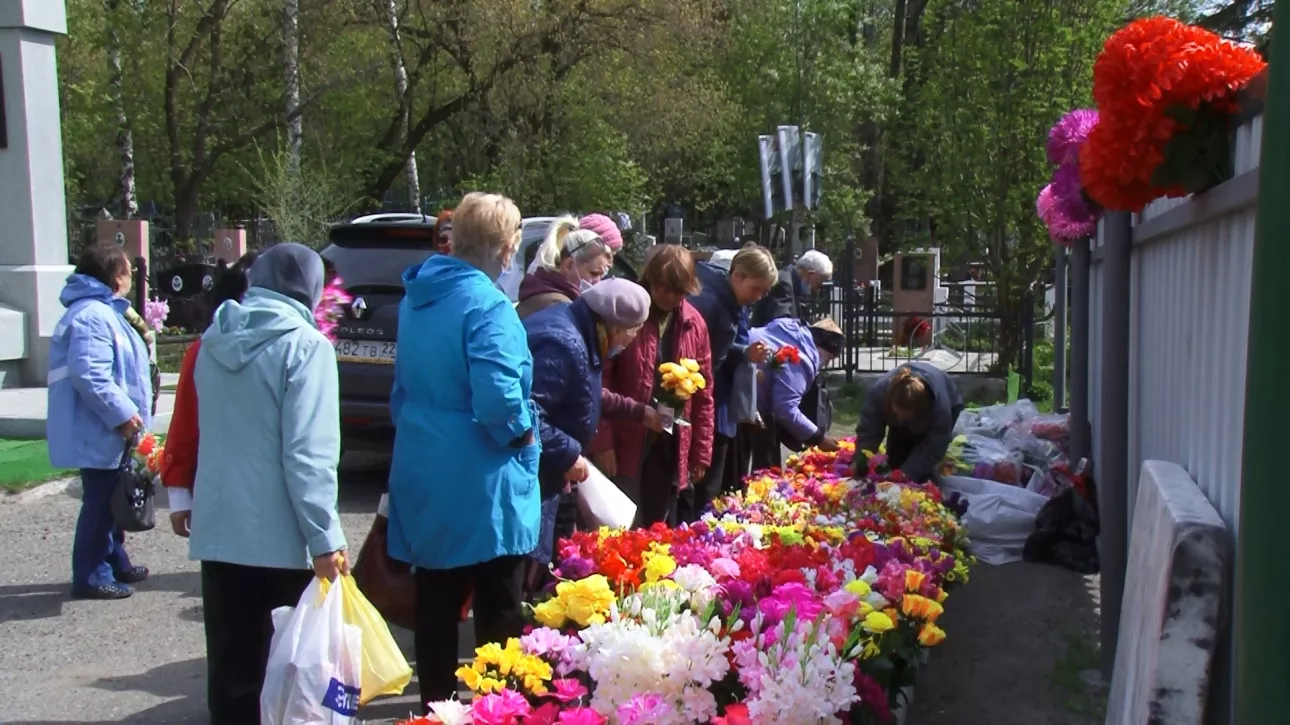 Родительский день в Барнауле: как и куда пойдут бесплатные автобусы и трамваи