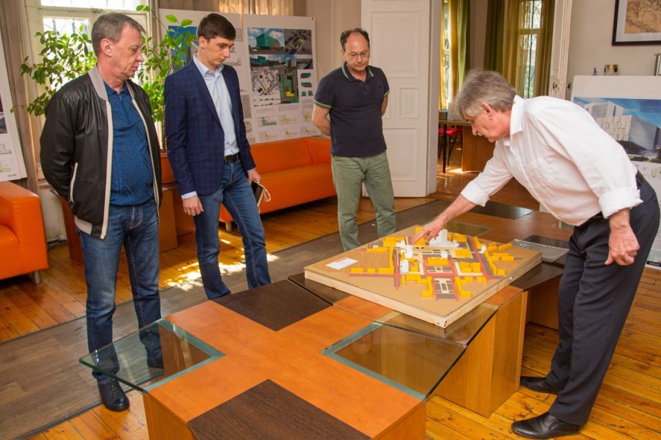 Встреча Вячеслава Франка с архитекторами Барнаула