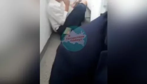 Школьники сняли видео, как прятались от казанского стрелка под партами