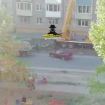 Легковушка залетела под стоящий на дороге КамАз в Барнауле