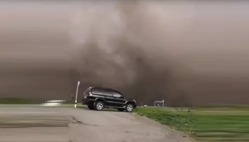Пыльная буря накрыла участок трассы Р-256 в Алтайском крае