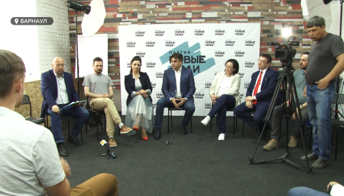 Алексей Нечаев и Сардана Авксентьева побывали в краевой столице 