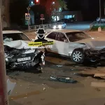 Автомобиль такси столкнулся с легковушкой на перекрестке в центре Барнаула