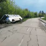 Под Новосибирском перевернулся автобус из-за детей на самокатах