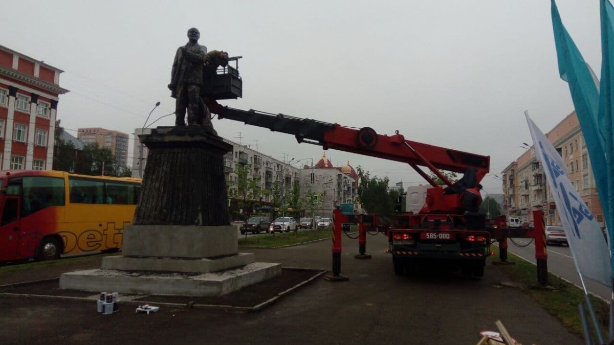 Памятник Ленину в Барнауле