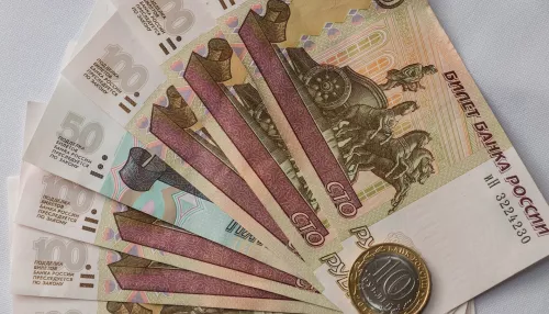 Банк России укрупнил дизайн 100-рублевых банкнот