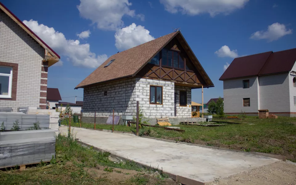 Рядом с кладбищем в Барнауле построят коттеджный поселок с бетонным заводом