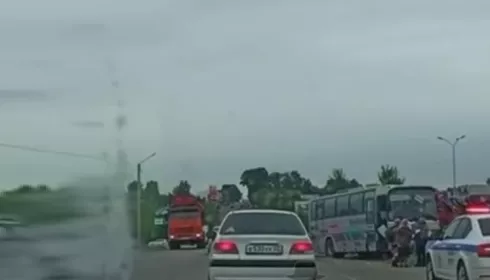 Жигули протаранили пассажирский автобус под Бийском