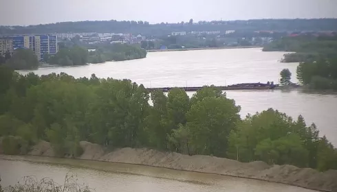 Движение по понтонному мосту Бийска закрыли из-за подъема воды