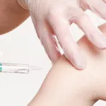 Россиян начали страховать от рисков вакцинации от коронавируса