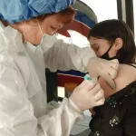 В России может начаться вакцинация от COVID-19 детей от 12 до 17 лет