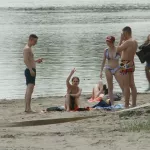 Барнаульцы с приходом жары потянулись на опасные дикие пляжи