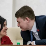 Как прошла сессия алтайского парламента - в лицах и взаимных улыбках соперников