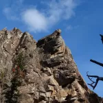 В Сибири туристка разбилась насмерть, сорвавшись с 60-метровой скалы