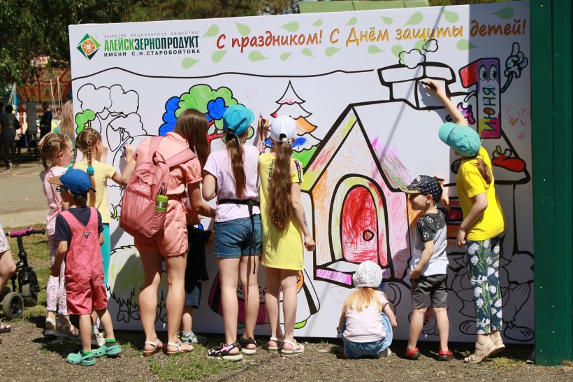 В парке "Лесная сказка" провели грандиозный праздник в честь Дня защиты детей Фото:Олег Укладов