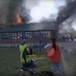 120 человек эвакуировали из горящего здания фруктового рынка Барнаула