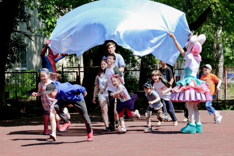 Россельхозбанк на Алтае подарил праздник детям 1 июня Фото:Виталий Барабаш