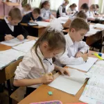 Выплаты по 10 тысяч рублей на школьников в России начнутся со 2 августа