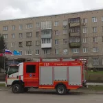 В Новоалтайске открытым огнем горели уличные гаражи