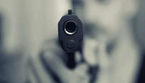 Мужчина открыл стрельбу в московском МФЦ из-за маски
