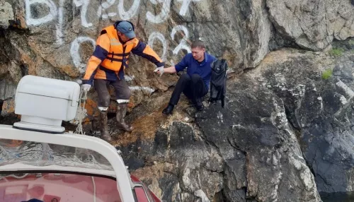 В Иркутской области турист упал со скалы в Байкал из-за фото