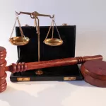 Директора барнаульской фирмы осудят за взятки главе минздрава по РА