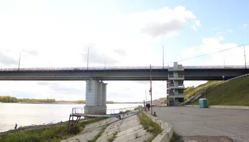 В Барнауле женщина упала с Нового моста в реку Обь