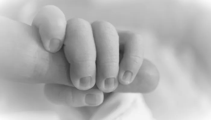 На Алтае женщина после неудавшегося аборта родила малыша и задушила его покрывалом
