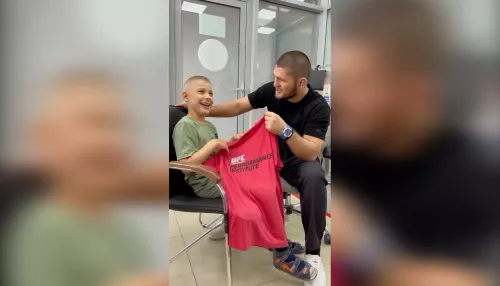 Девятилетний мальчик из Барнаула встретился с экс-чемпионом UFC Нурмагомедовым