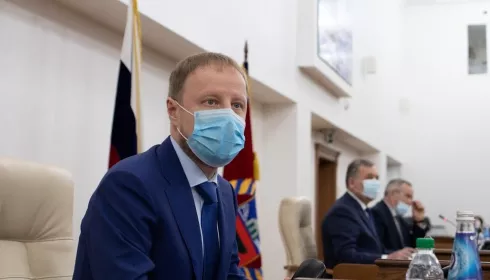 Власти Алтайского края могут сами решать, носить им маски в помещениях или нет