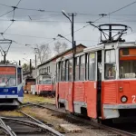 Власти Бийска объяснили инцидент с загоревшимся от молнии трамваем
