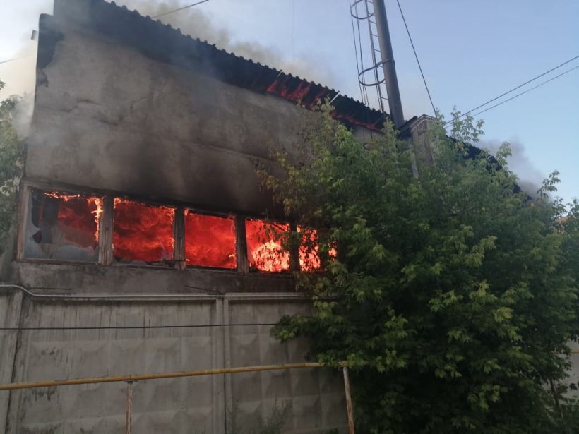 Пожар на складе в Барнауле 21.06.21 Фото:ГУ МЧС России по Алтайскому краю