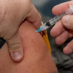 В России предложили сделать вакцинацию от COVID-19 обязательной для всех