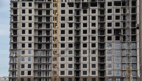 Число сделок с квартирами в новостройках Алтайского края упало на 12%