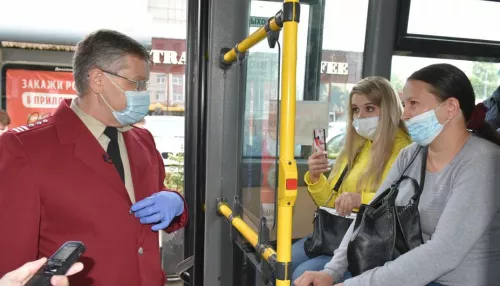 В Барнауле начались проверки масочного режима в автобусах и трамваях