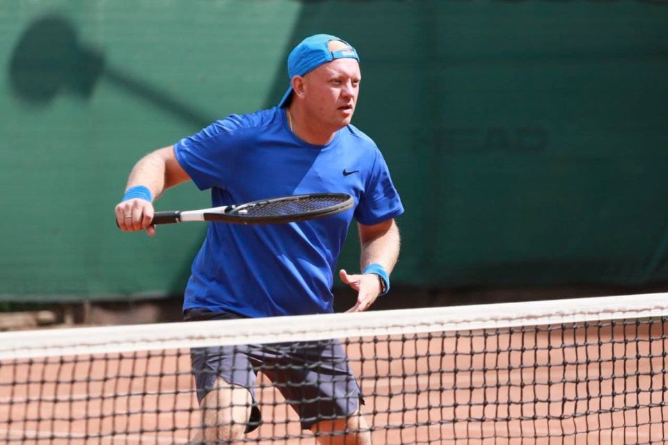 Депутат АКЗС, гендиректор «Сибирской медиагруппы» Андрей Абрамов серьезно занимается большим теннисом 