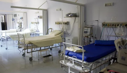 В Кузбассе медсестра реанимации ударила пациента на ИВЛ