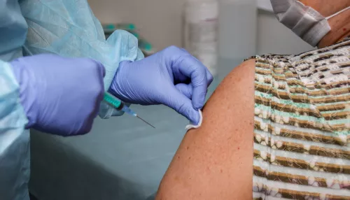 Алтайские медики рассказали, как совместить вакцинацию от гриппа и от ковида