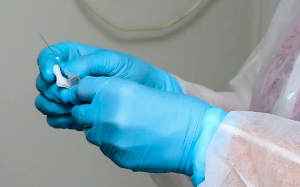 Жителей Алтайского края просят привиться от энцефалита, пока клещи в оцепенении