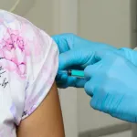 Российские врачи попросили ускорить вакцинацию взрослого населения