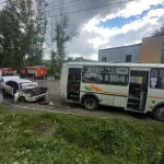 На Алтае водитель такси с разгона врезался в автобус и погиб