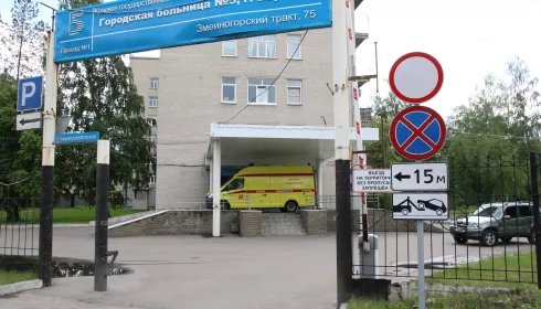 Врачи на износе: в главном ковидном госпитале Барнаула забита реанимация
